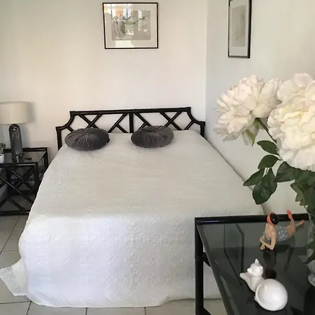 36 M With Balcony And Pool Near Beaches