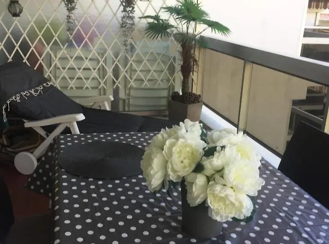 36 M With Balcony And Pool Near Beaches Antibes