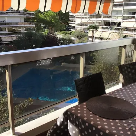 36 M With Balcony And Pool Near Beaches Антіб