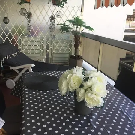 36 M With Balcony And Pool Near Beaches Антіб