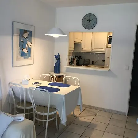 Апартаменти 36 M With Balcony And Pool Near Beaches *