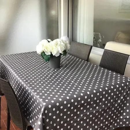 Daire 36 M With Balcony And Pool Near Beaches Antibes