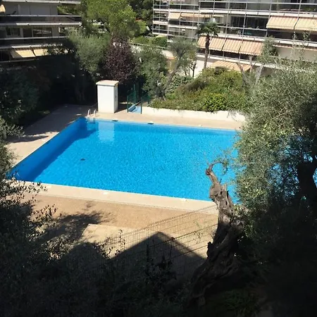36 M With Balcony And Pool Near Beaches Апартаменти Антіб
