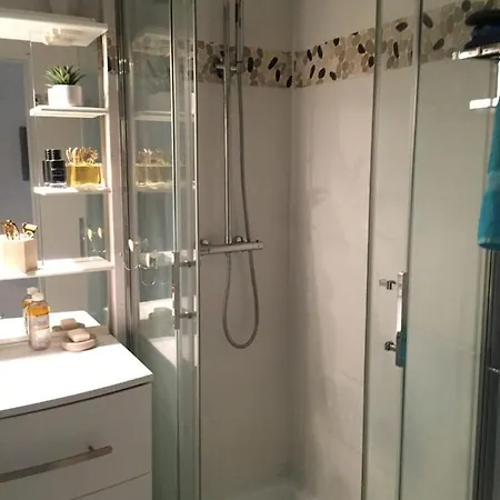 36 M With Balcony And Pool Near Beaches