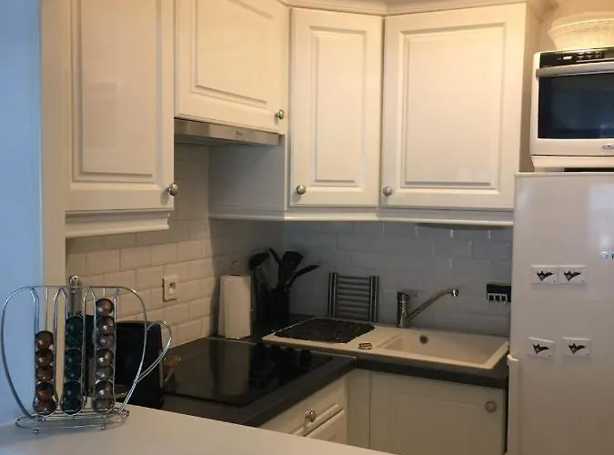 36 M With Balcony And Pool Near Beaches