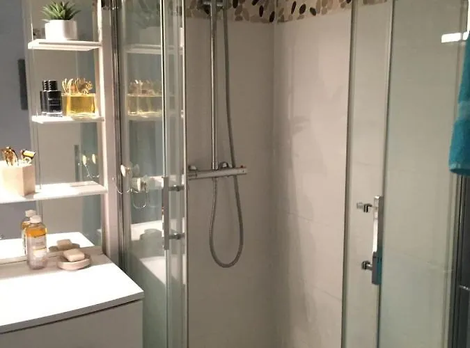 36 M With Balcony And Pool Near Beaches